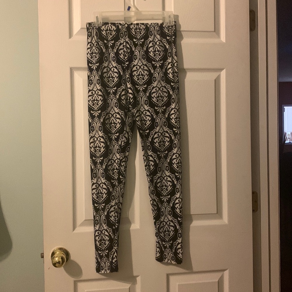 Large black & white design legging